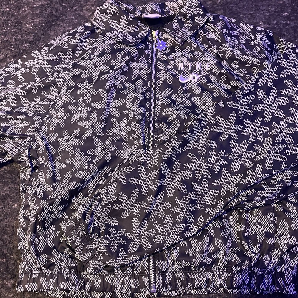 Nike daisy windbreaker